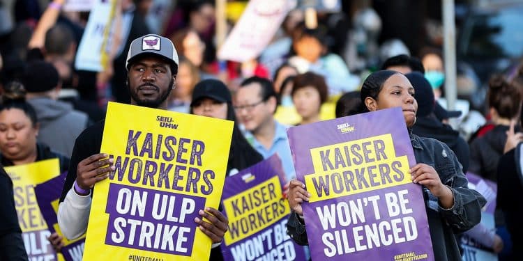Healthcare Workers Picket Outside US Hospitals in Multiple States